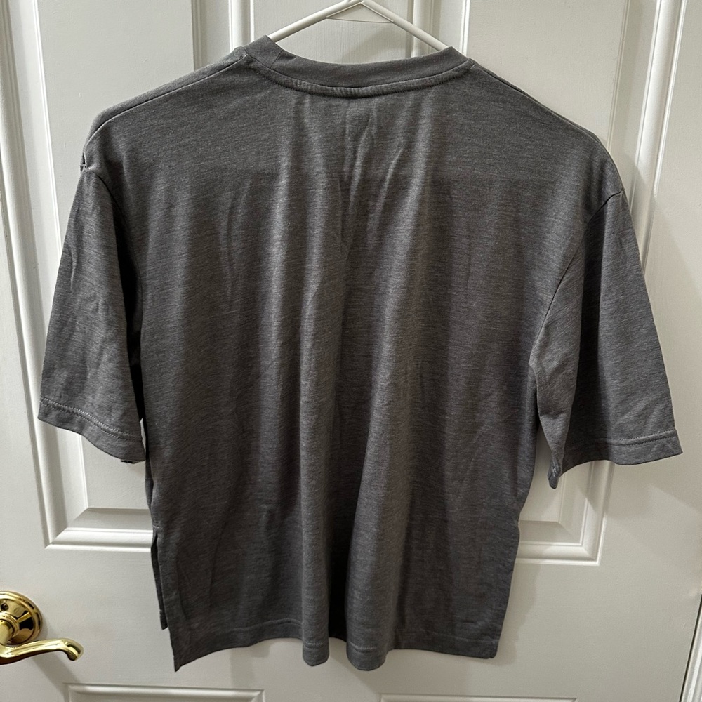 Women’s Adidas workout top - Picture 4 of 4
